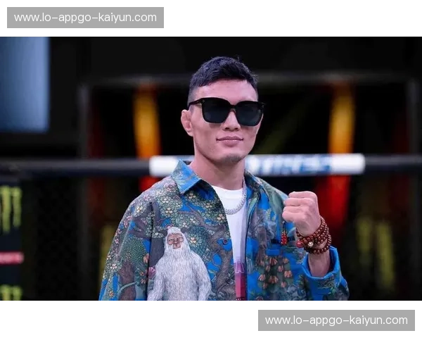 藏狮与雏鹰的野性碰撞:苏木达尔基vs高俊野,中国MMA新时代的“华山论剑” 藏狮与雏鹰的野性碰撞:苏木达尔基vs高俊野,中国MMA新时代的“华山论剑”